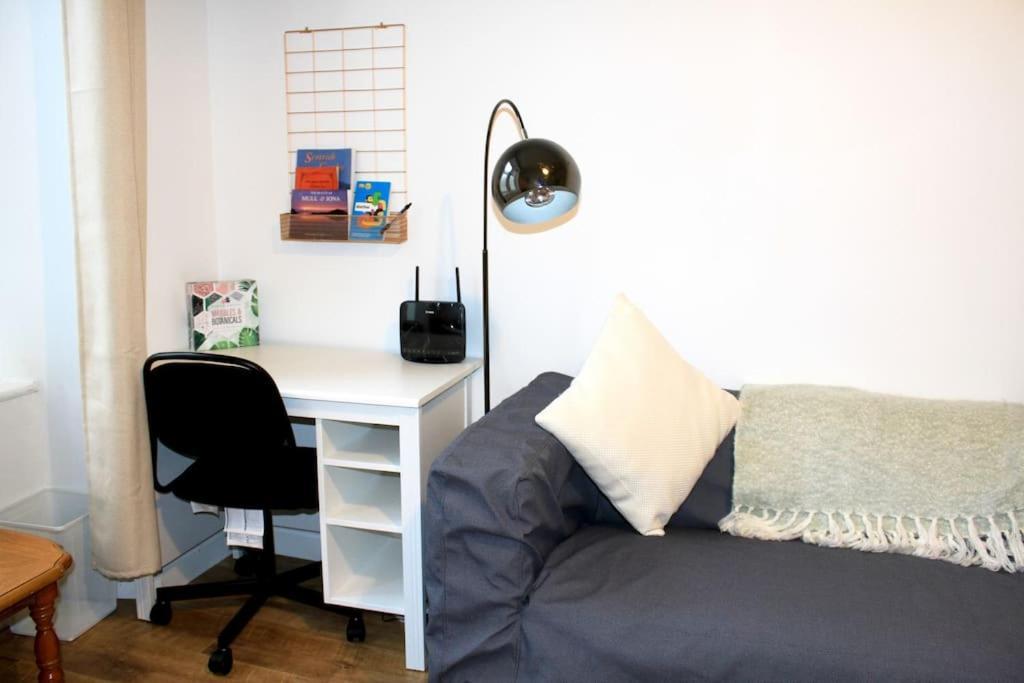 Flat 12A - Central, Modern, Bright Apartment With Free Wifi โอบาน ภายนอก รูปภาพ