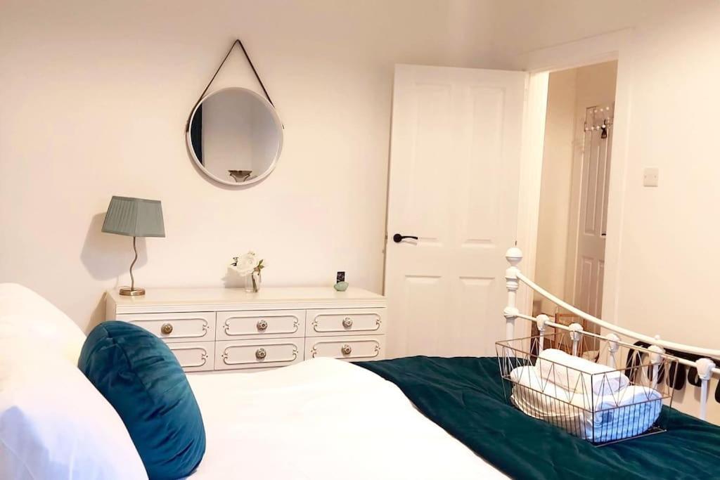 Flat 12A - Central, Modern, Bright Apartment With Free Wifi โอบาน ภายนอก รูปภาพ