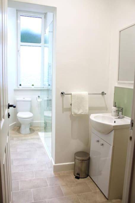 Flat 12A - Central, Modern, Bright Apartment With Free Wifi โอบาน ภายนอก รูปภาพ