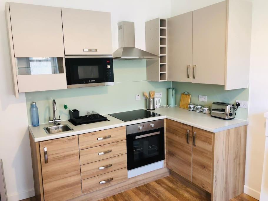 Flat 12A - Central, Modern, Bright Apartment With Free Wifi โอบาน ภายนอก รูปภาพ