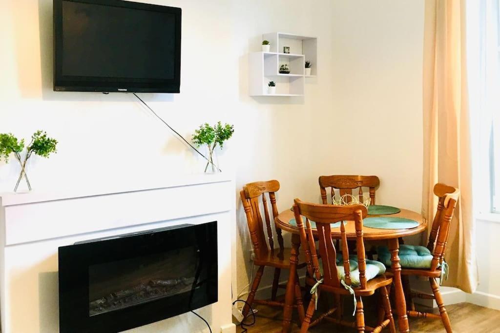 Flat 12A - Central, Modern, Bright Apartment With Free Wifi โอบาน ภายนอก รูปภาพ